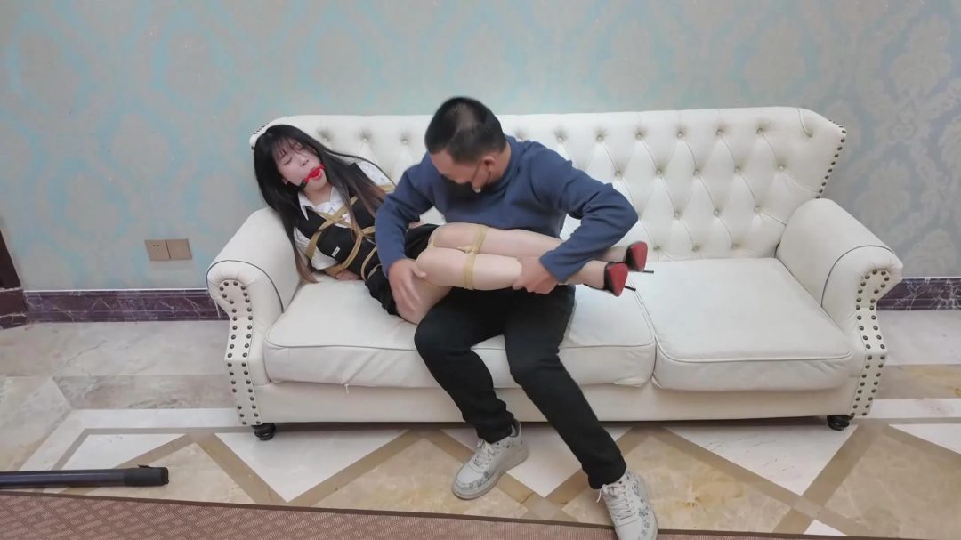 与谁共眠·袭向清清侦探的暗影-9