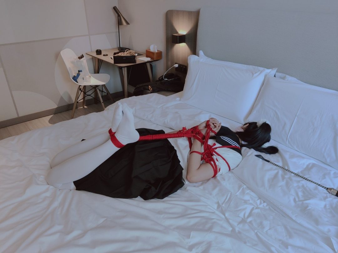 学霸少女亲身测评体验生活中常见的挠痒道具~到底哪种TK道具最痒最刺激呢？-2
