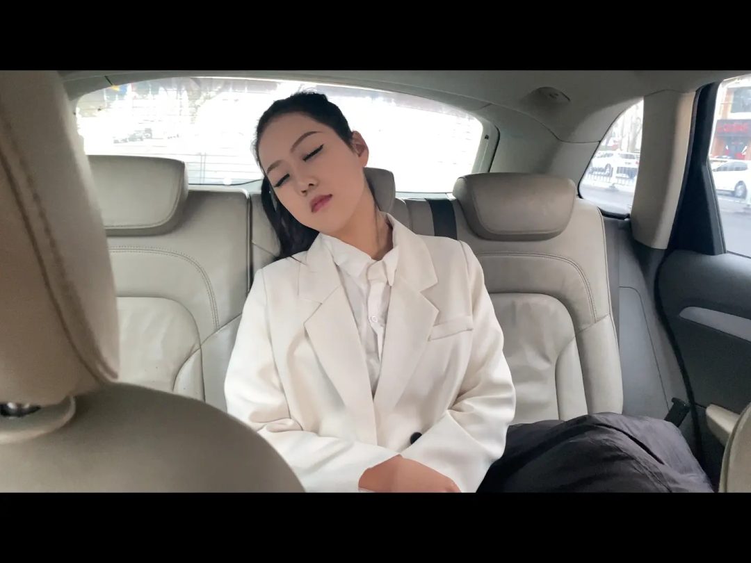 孙若薇网约车惊魂。小美女被绑架，玩弄。最后被累死抛尸荒野-1