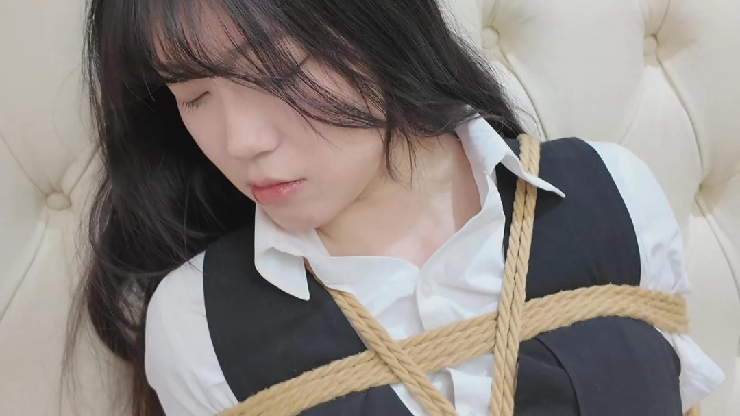 与谁共眠·袭向清清侦探的暗影-3