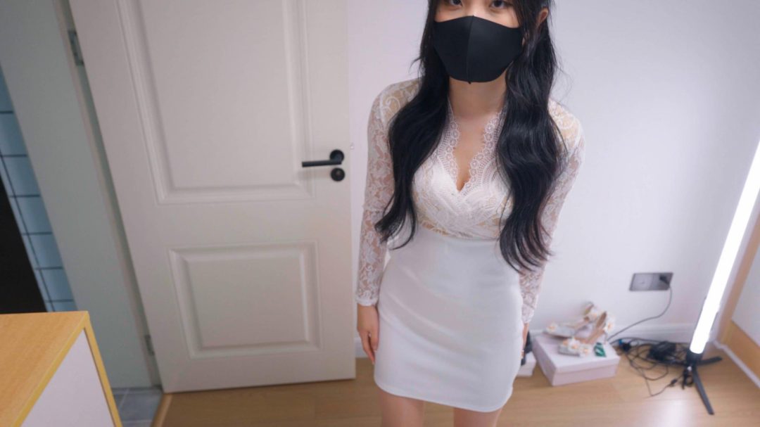 口塞M腿抽插流满口水，深喉调教+狗链+ 单手套吊缚+ 原味丝袜套口具戳喉+海老缚+ 柠檬口塞齐入嘴，绑上静电胶带挣扎呕吐+呼吸限制+外出+黏性-6