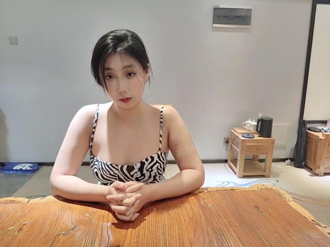 【一条】学生妹犯错的紧缚TJ鞭打惩罚-2