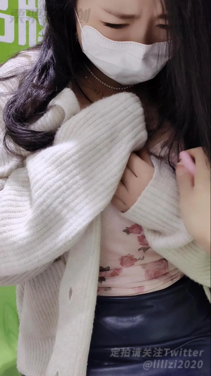 《被强制的女主播 01》 户外、广场调教、奶茶店调教、快乐蛋控制、短裙、女主播、肉丝-2