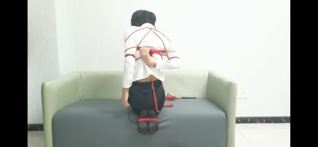 钢钩连接驷马胶囊电击自缚-3