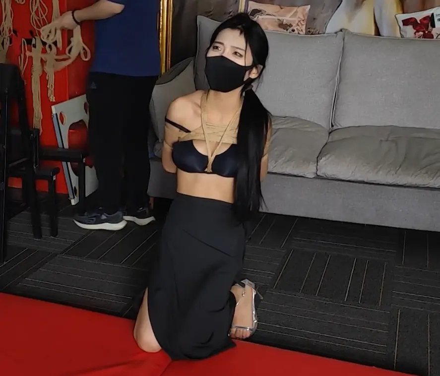 汤圆 被抓获的少女 强行上绑 股绳拉锯折磨-6