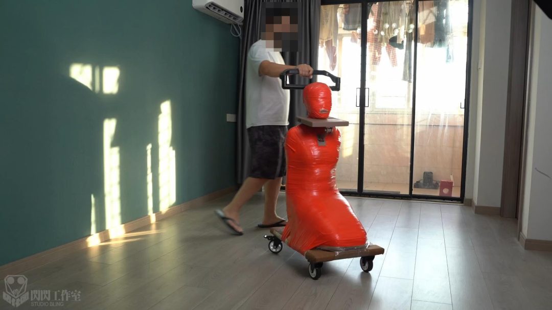 人体家具-胶带木乃伊托盘推车-3