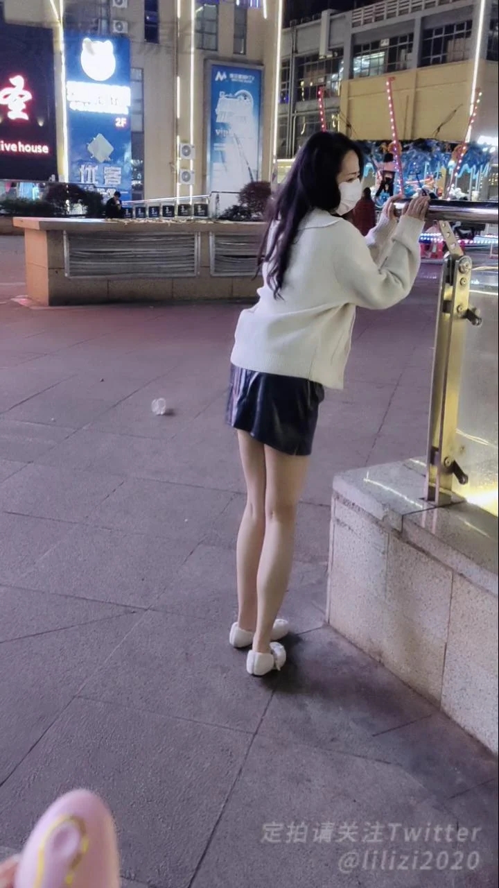 《被强制的女主播 01》 户外、广场调教、奶茶店调教、快乐蛋控制、短裙、女主播、肉丝-5