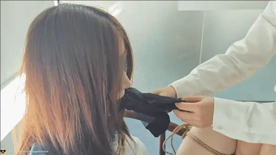 粉丝定拍：女调女！变态老师教室玩弄不听话JK学生！绑缚！丝袜塞嘴！半筒黑丝白丝！-4
