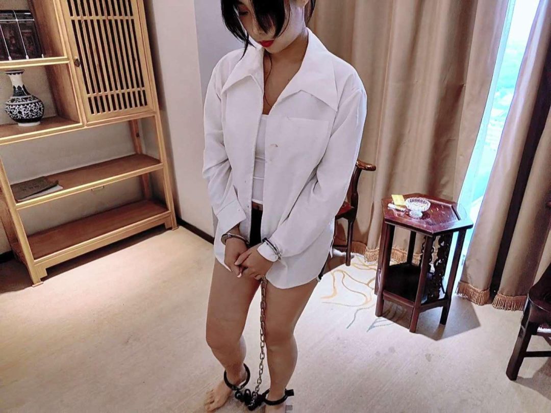 【一条】抽烟学妹的镣铐监禁 斩首处决-3