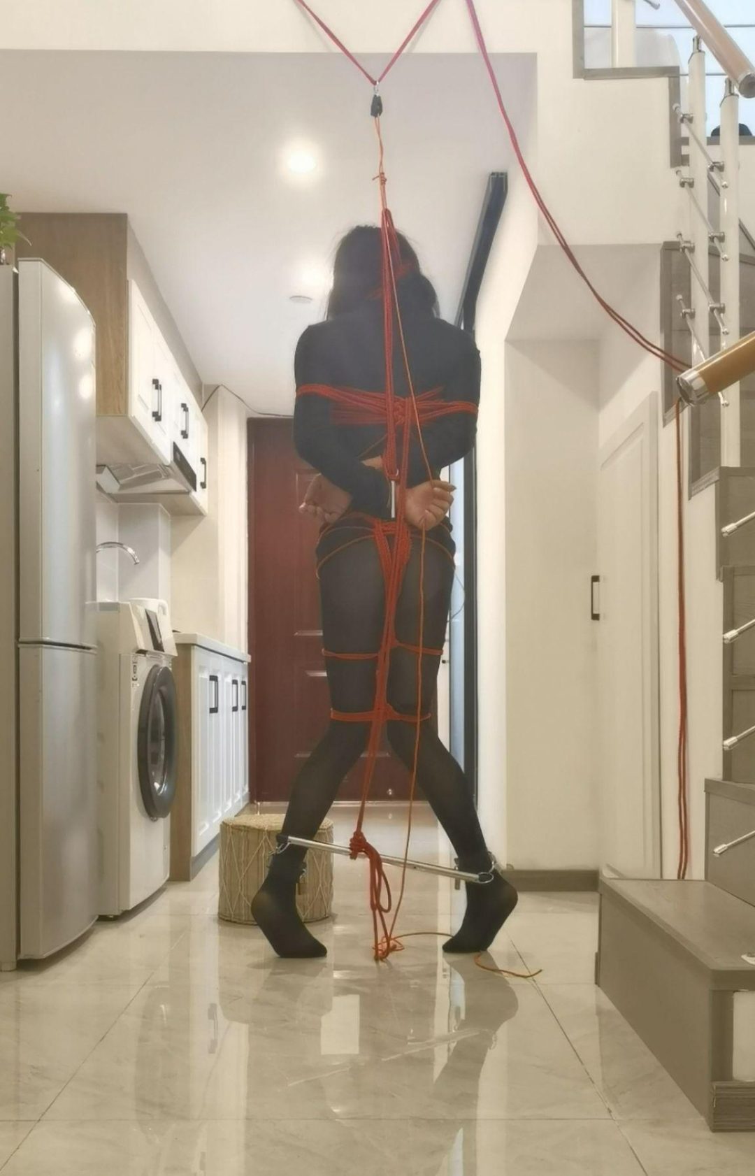 垫脚吊脖钢构电击罚站自缚-2