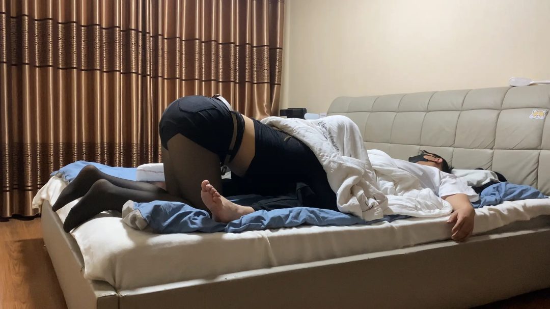 瑶瑶与闺蜜酒酒好久未见， 皮鞭 舔脚 打屁股 跪缚K9 绑床 凌辱 踩踏 耳光 折腿 M腿 捆绑-4