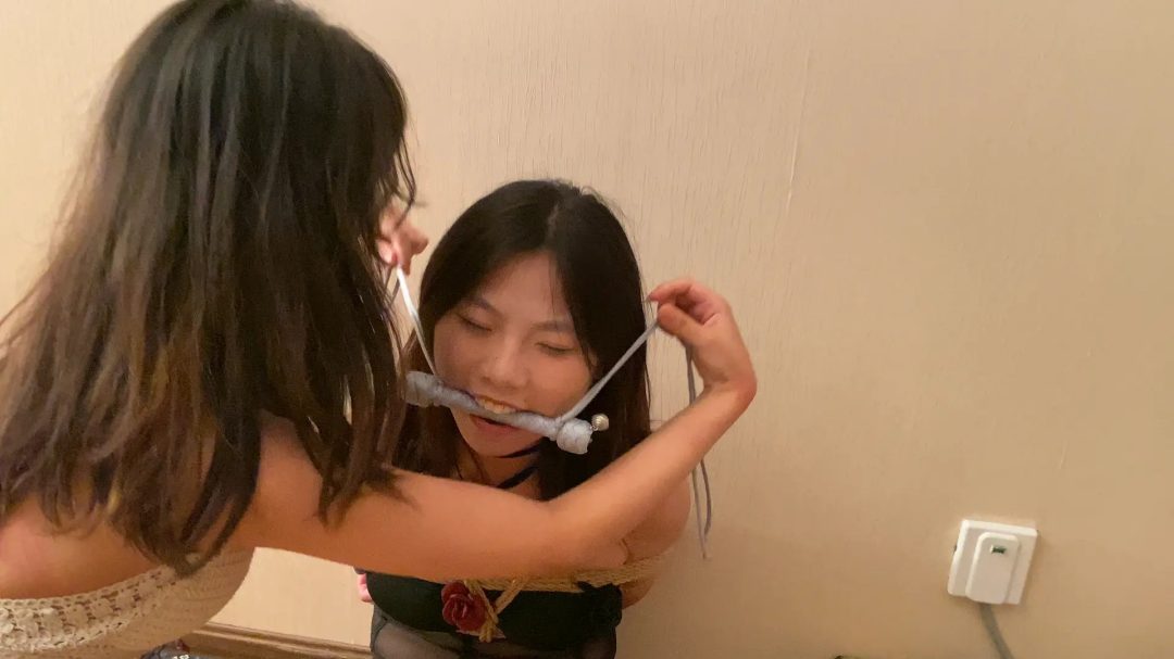 闺蜜主人变成自己的，一起伺候主人。-5
