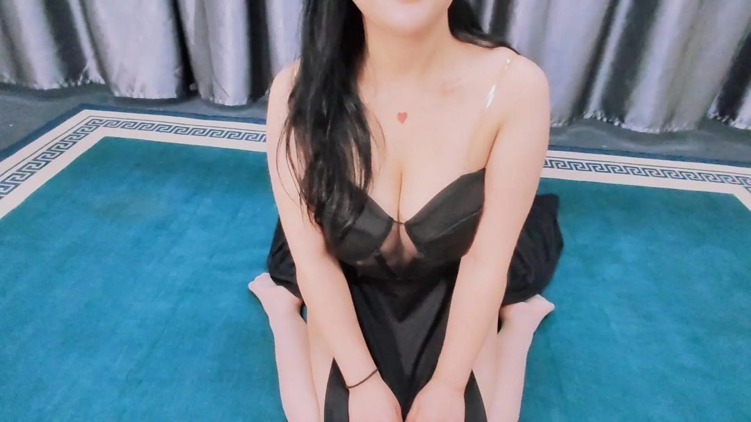 一米七六的成熟少妇第一次来工作室体验绳艺，各种挑逗绳师，被吊了起来-6