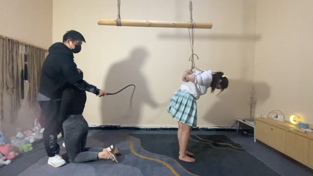 直臂与五花的双人挣扎，欢欢不断与男主皮，被收拾的泪眼婆娑，楚楚可怜，甚是动人-2