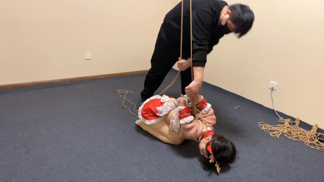 迟来的圣诞小鹿语柔，身体超软，各种极限动作，极限驷马，被绑成半圆-2