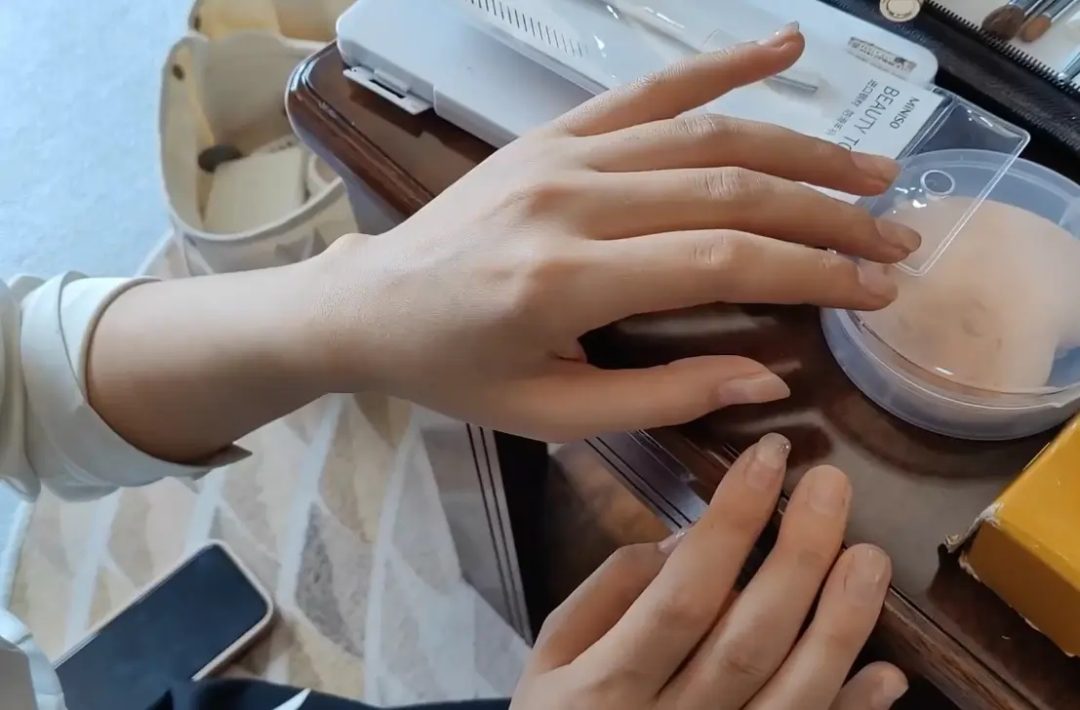 小小奈视镜，一边化妆，一边捆绑-4