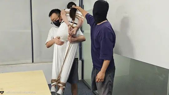 欧阳婉婉第十八集：加班遭绑匪拖行扛起玩弄-2