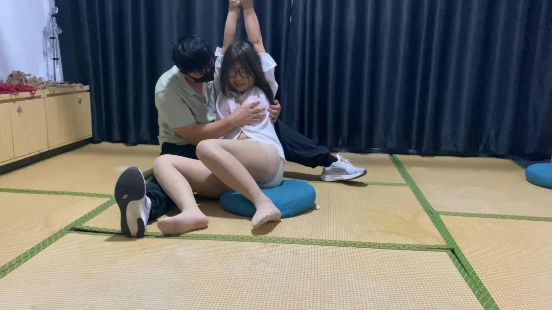 雯雯穿白纱来勾引男绳师，若隐若现的白皙躯体，令人上头，最后忍不住求绳师玩弄-3