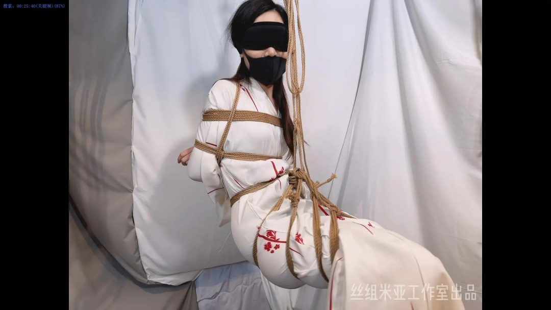 阿慧黑色内衣捆绑，包含了驷马，单腿吊缚刺激，最后还换上和服尝试起吊-12