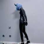 魔法少女露娜cos-脚底尖刺镣铐强制踮脚罚站虐足（胶衣、双手反铐、镣铐）