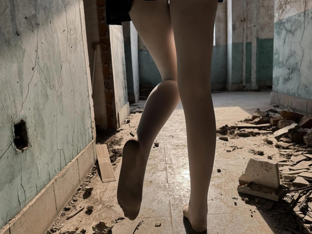 废墟玷污清纯白丝女-7
