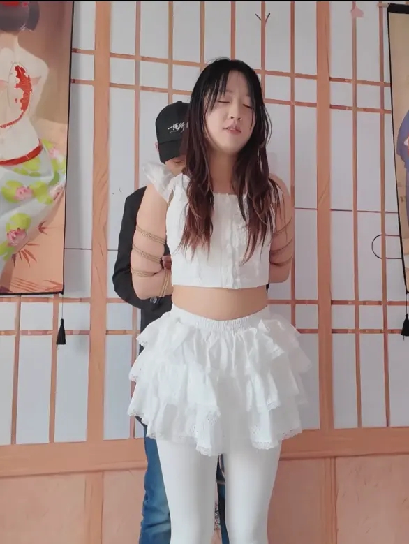 萌新女孩悦悦绳艺逃脱挑战赛-7