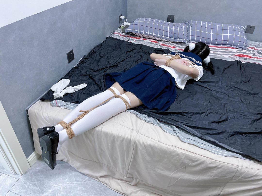 茶茶遇劫记4-白丝jk萝莉惨遭入室，少女能否逃出升天？【DID、绑架、挠痒、驷马、尝试逃脱、逼供】-3