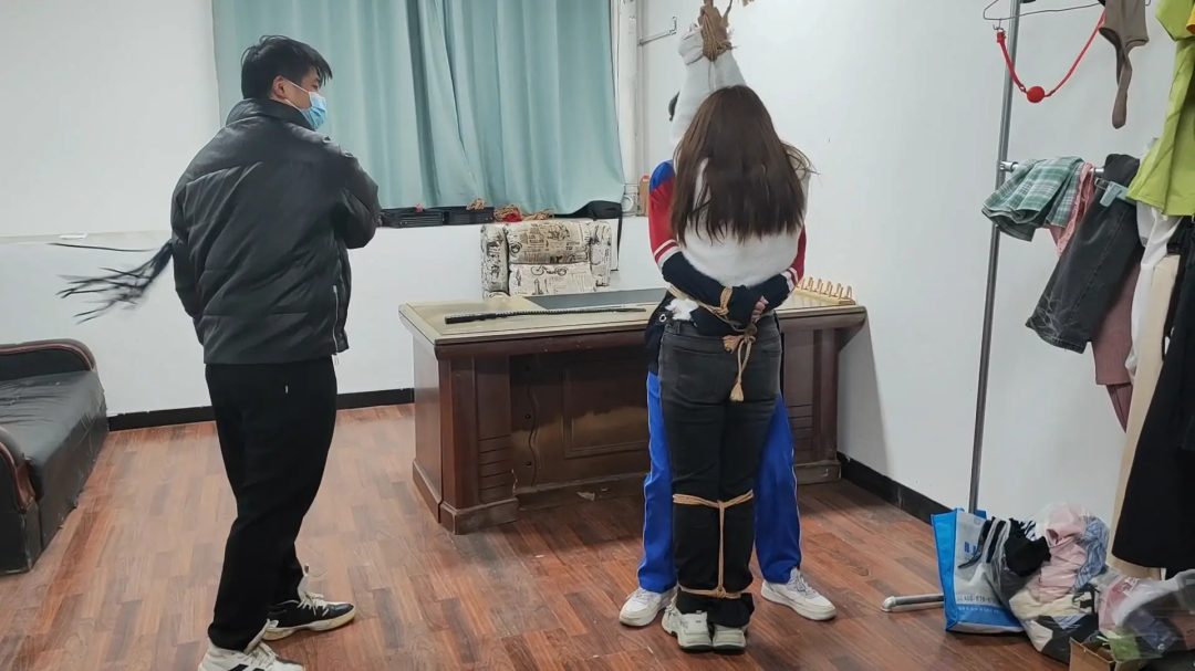 清纯女高小北为钱出卖身体当狗。尝到甜头出卖闺蜜-6