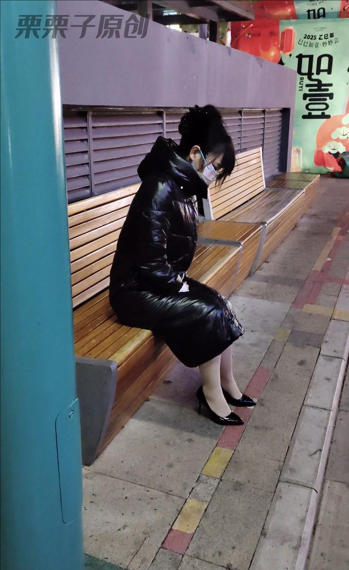 《被惩罚的女秘书 04》 户外、户外失禁、短裙、OL、高跟鞋、龟甲缚、自嗨-2