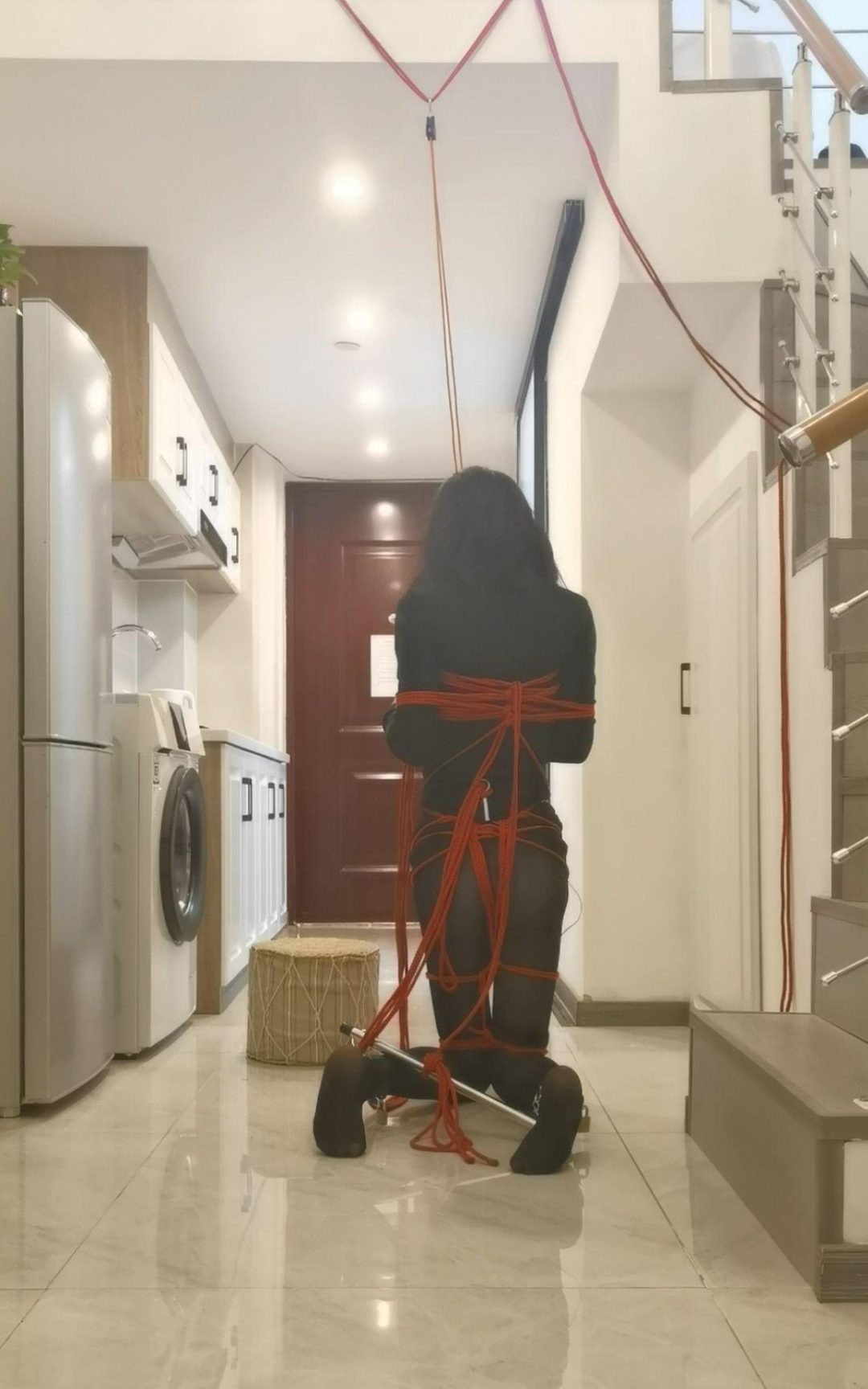 垫脚吊脖钢构电击罚站自缚-5