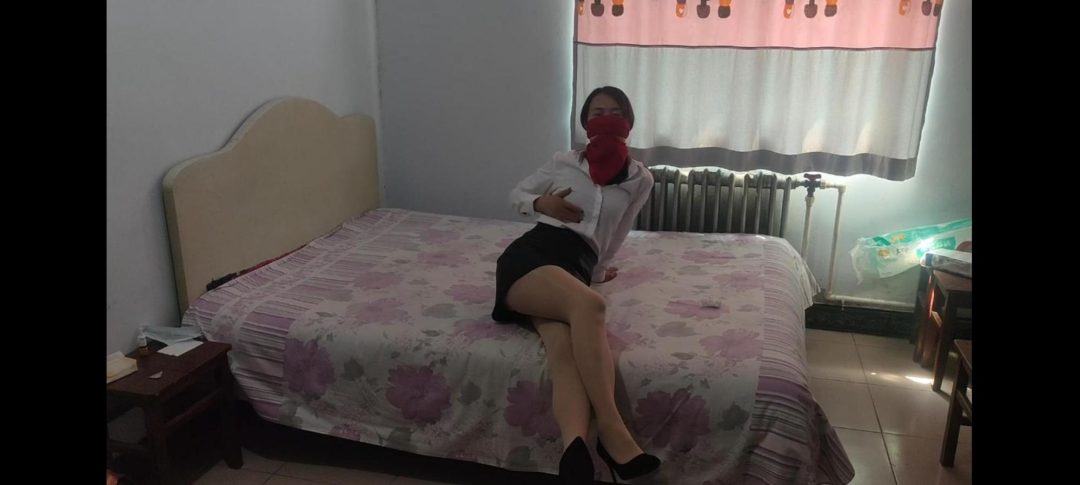 剧情：女技师落入圈套（丝巾堵嘴，蒙眼，绑好牵着走）-6