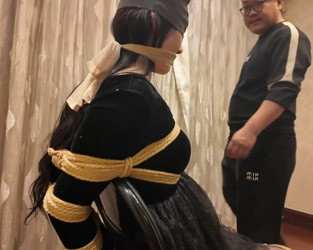 【枫叶工作室】雪婉入室捆绑自救-11