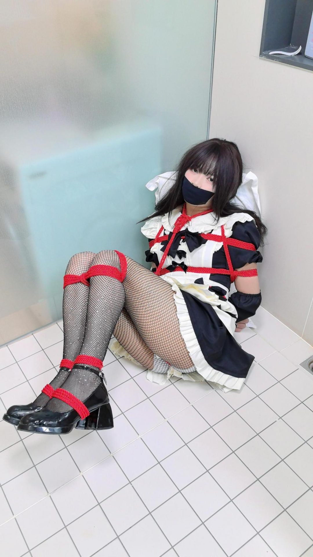 伪娘 小女仆 红绳亮钻网袜 紧缚 浴缸 洗手间 放置挣扎-10
