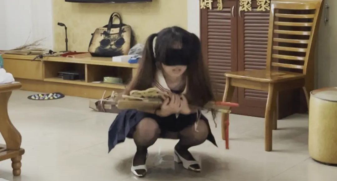 客户定拍调教之新m薇薇内裤各类羞耻SP体罚（1小时多完整版），小m被要求穿黑丝高跟鞋、水手服蛙跳、深蹲、戴口枷扎马步，并以各种羞耻姿势被主人打屁股等，羞辱又痛苦，但是m属性很强的薇薇也许非常享受...-14