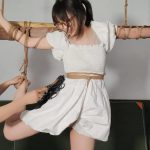 18岁女高中生十字架捆绑，捆绑，挠痒，玩弄