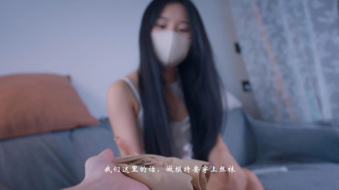 《应聘的女模特》上门应聘模特，谁知对方是一个丝袜控，看着女主骚气的大腿，被迫换上丝袜揉捏疯狂挠痒丝足丝腿，SP，并腿绑住放上大腿，女主不停反抗可无济于事-4