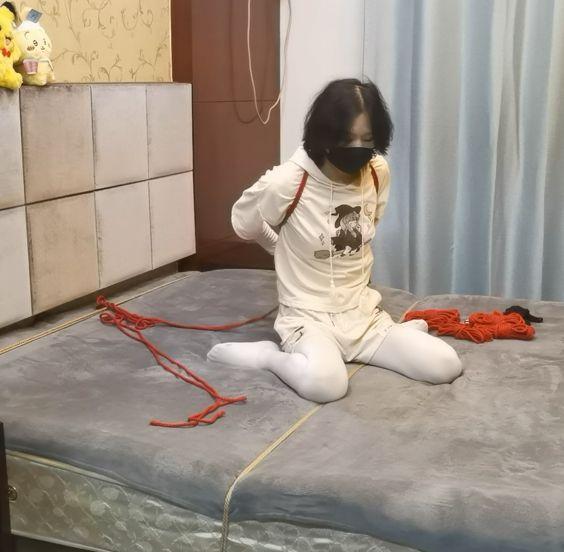 床上自动勒脖发抖固定自缚教程-4