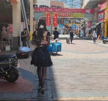 长颜草定拍合集 一部Lolita黑丝户外，一部捆绑电击。-2