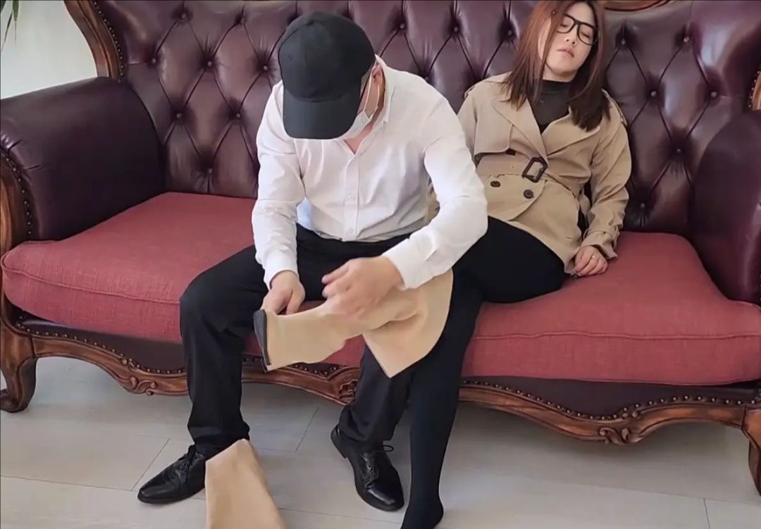 被梦中折磨的少妇-1