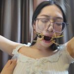 卢曼莹老虎凳各种堵嘴挠痒 牛仔裤 光腿光脚 堵嘴 口水 挠痒 挠脚心