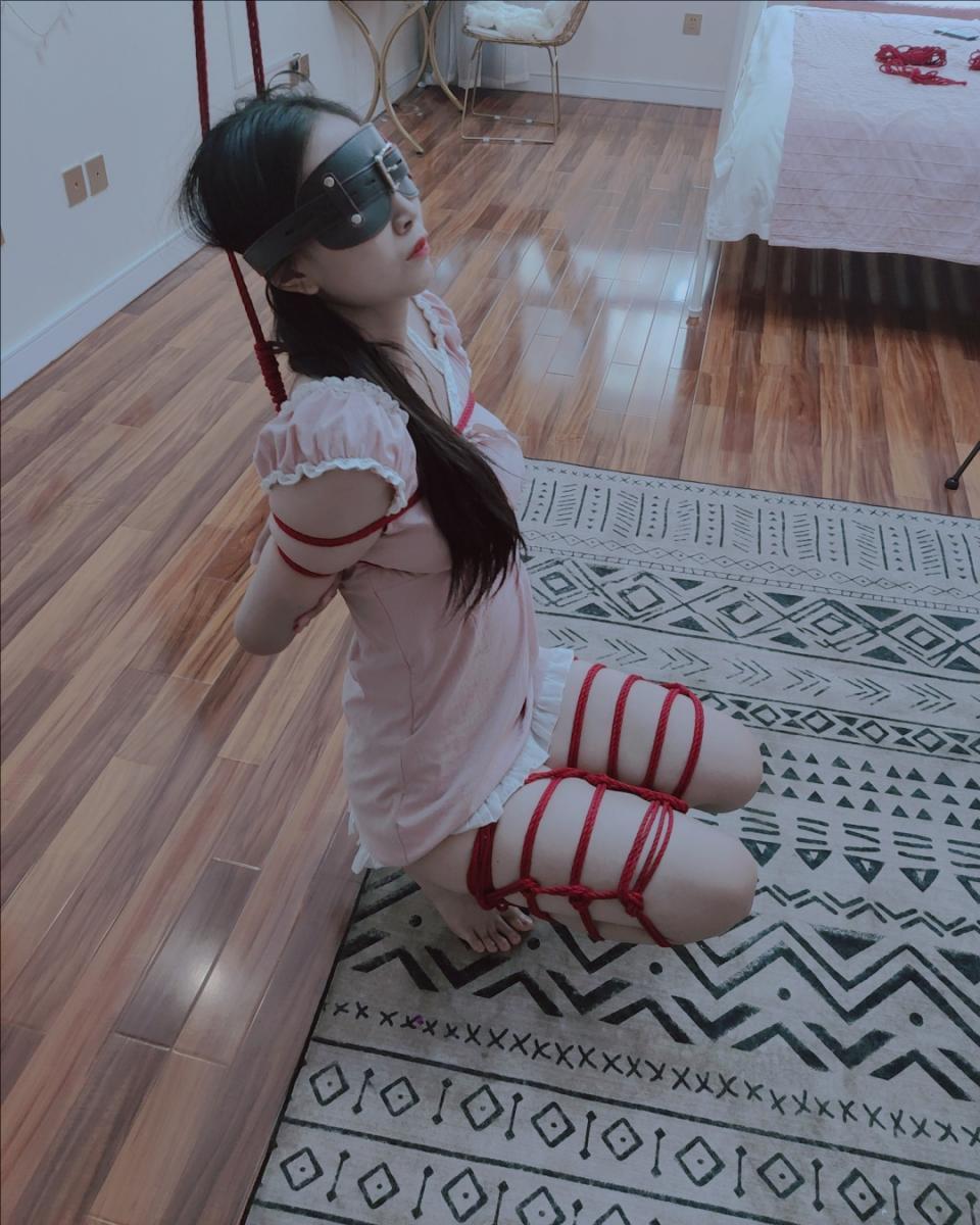 长腿少女的两难困境紧缚放置体验——脚尖与胳膊，必须有一个要受苦，怎么办？-2