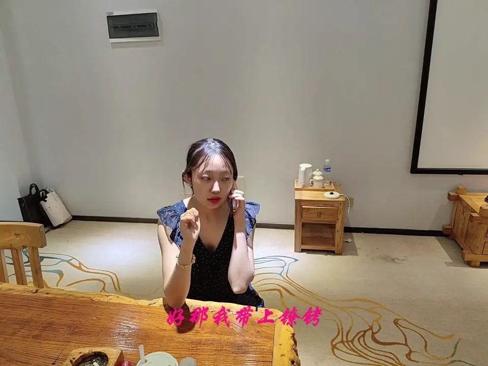 定拍《奴隶女友》第一集 反差女友带镣收拾屋子等主人男友回家 换装紧缚-2