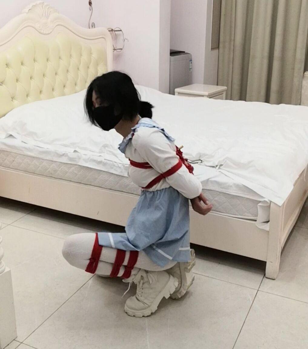 日式折腿电击上楼梯拿钥匙自缚-7