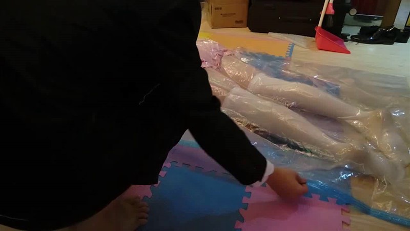 蕾咪乳胶头套五花大绑真空袋连续循环窒息一小时，挣扎不断，求生本能-1