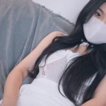 《被驯服的美艳少妇》下 淫荡少妇M腿，深喉调教，桌子开腿，腿一张一合迎合调教，最后放在卧室门后拴上狗链