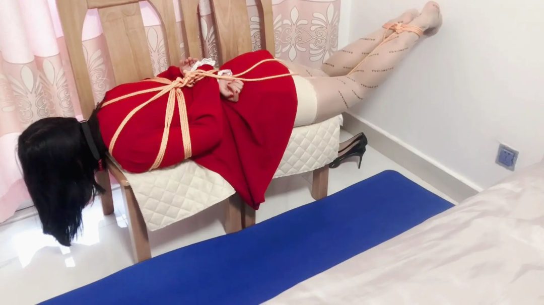 四条腿椅子上的日式驷马挑战，没用的挣扎-3