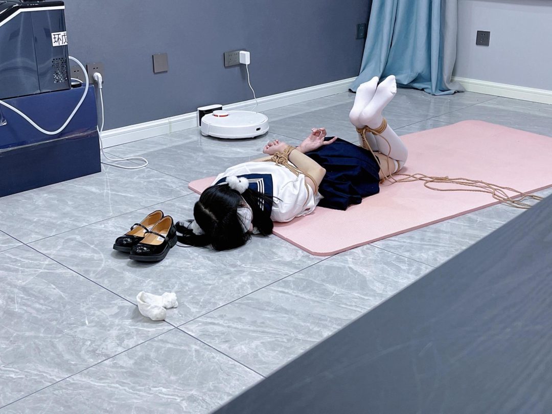茶茶遇劫记4-白丝jk萝莉惨遭入室，少女能否逃出升天？【DID、绑架、挠痒、驷马、尝试逃脱、逼供】-12