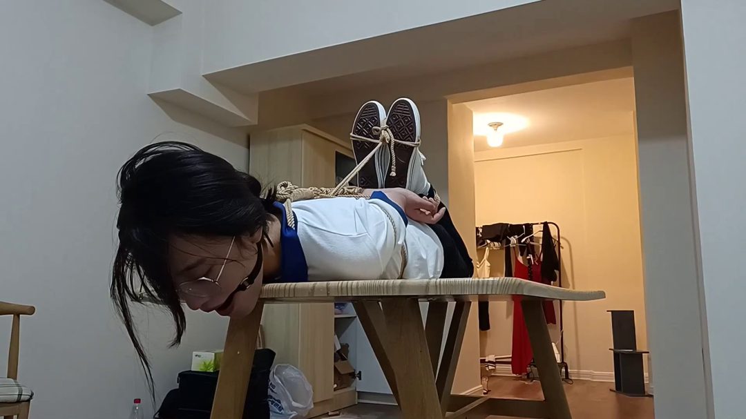 半袖校服眼镜小妹的特殊实习第一季-5