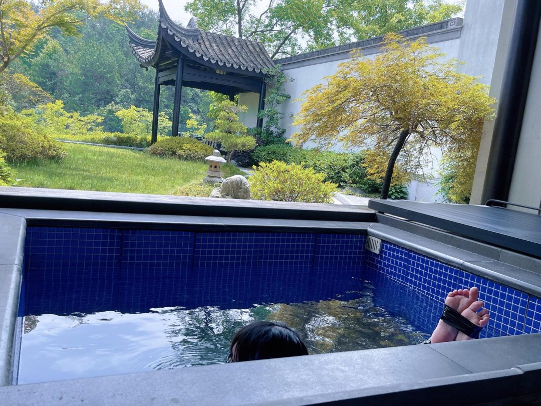 硬核-茶茶绝望水牢驷马淹水放置-不努力抬头就会呛水哦~【双马尾死库水，呛到虚脱，体力透支瘫软】-8