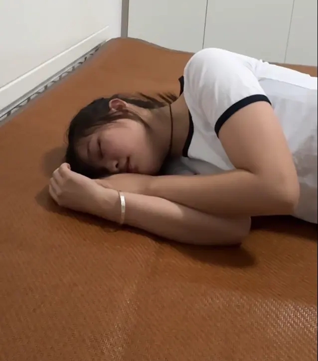 【变态入室的暗黑惩罚】塞嘴口水，胶带，露脸，捆绑，震动，玩弄，抓获-5